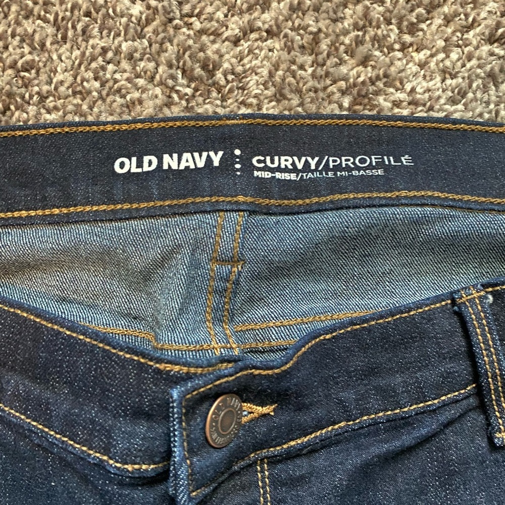 Old Navy Mid Rise jeans - Picture 2 of 3